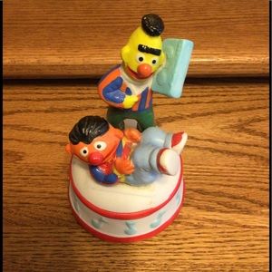 Vintage Sesame Street Burt and Ernie Musical Wind-up Figurine